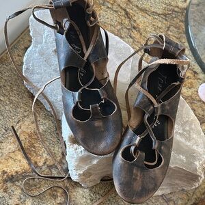 Free People Distressed Brown ankle Lace-Up shoes in perfect condition leather